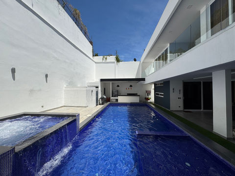 Casa Moderna en Lomas del Guijarro Sur