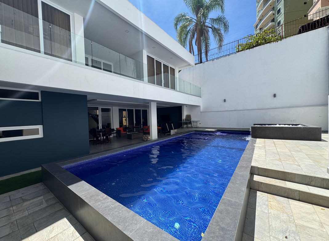 Casa Moderna en Lomas del Guijarro Sur