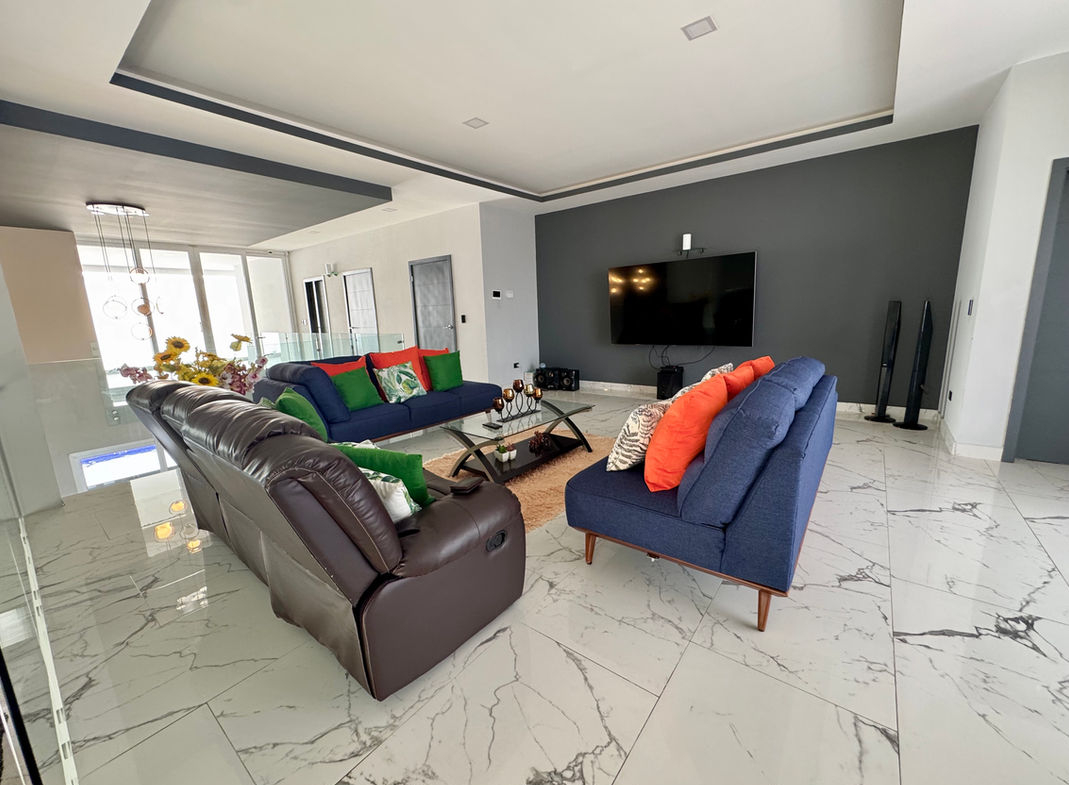 Casa Moderna en Lomas del Guijarro Sur