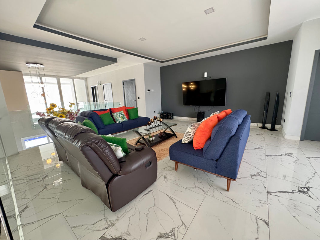 Casa Moderna en Lomas del Guijarro Sur