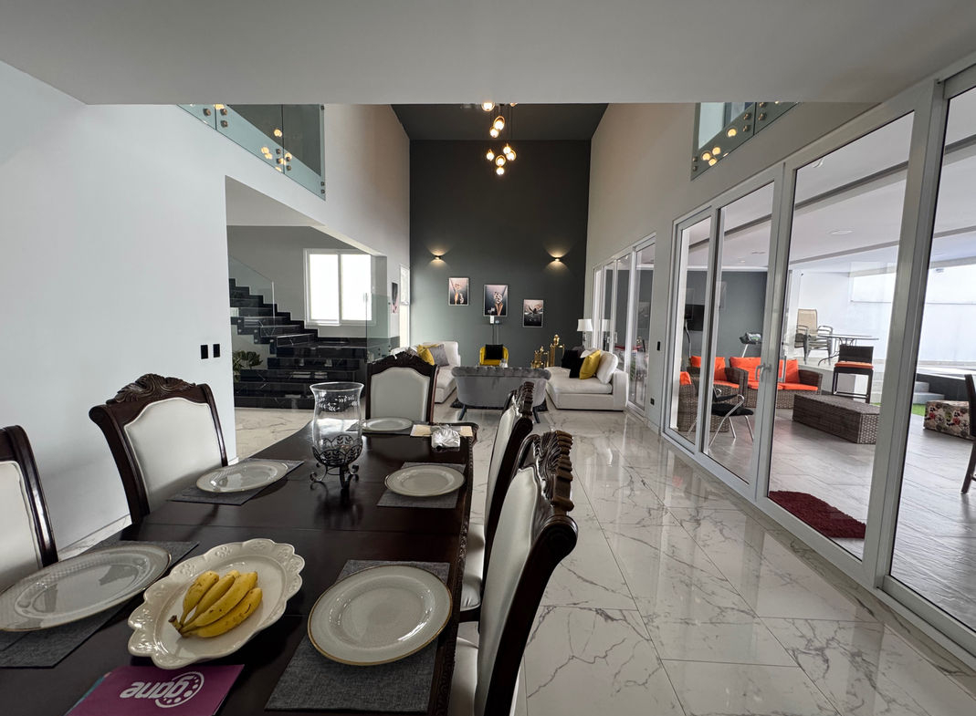 Casa Moderna en Lomas del Guijarro Sur