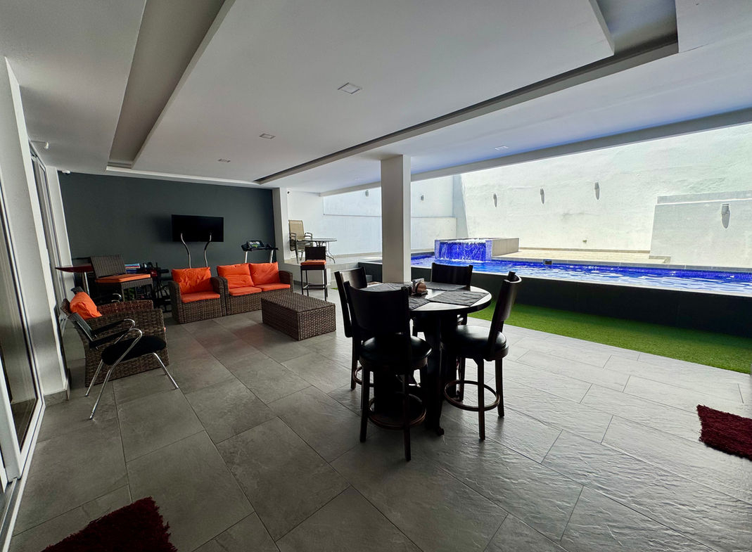 Casa Moderna en Lomas del Guijarro Sur