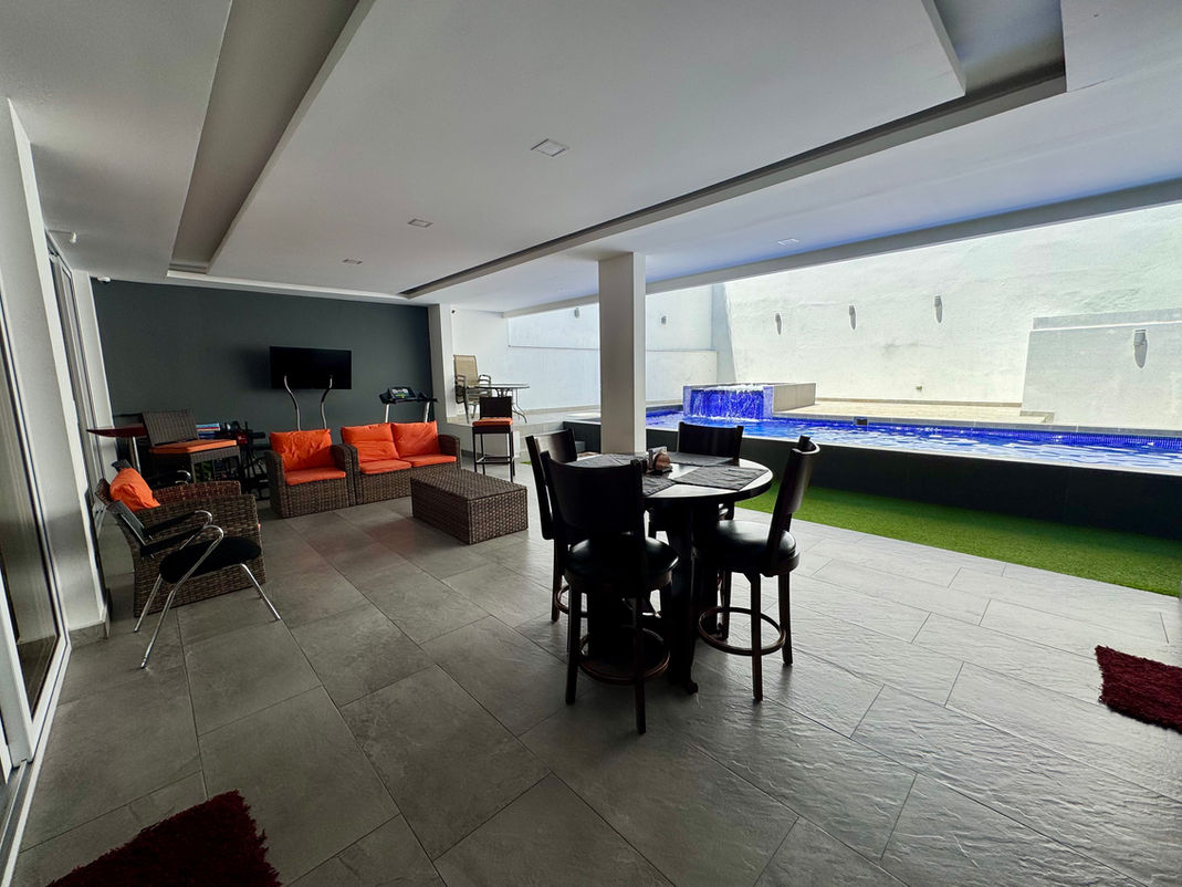 Casa Moderna en Lomas del Guijarro Sur