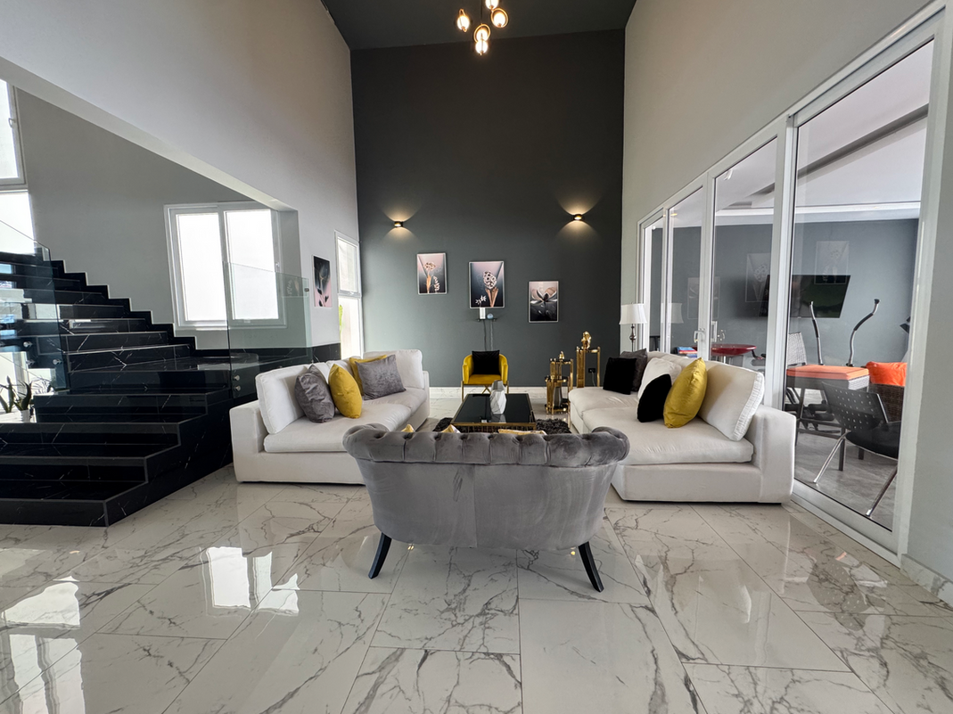 Casa Moderna en Lomas del Guijarro Sur