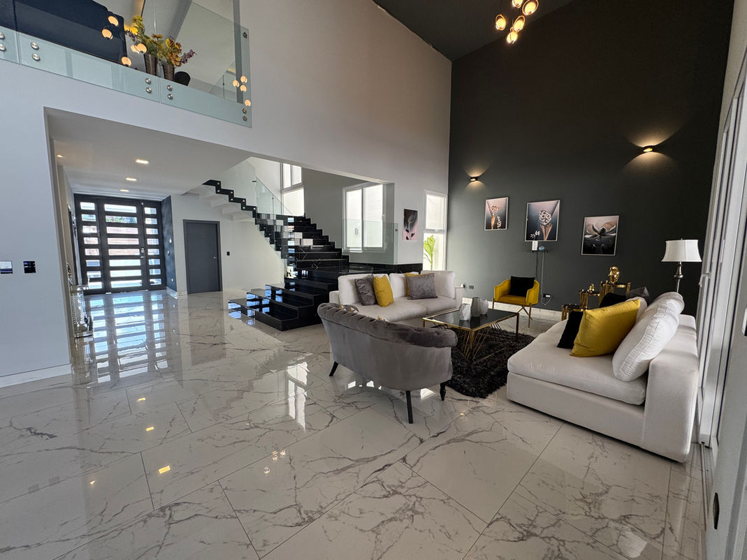 Casa Moderna en Lomas del Guijarro Sur