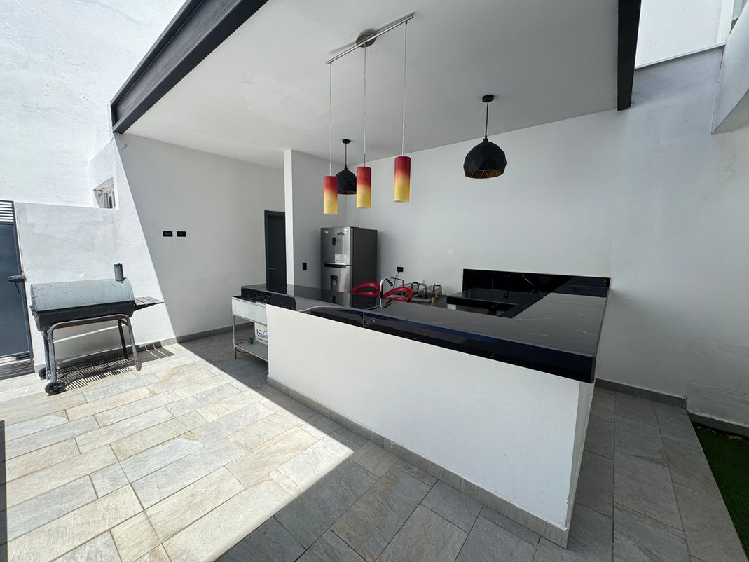Casa Moderna en Lomas del Guijarro Sur