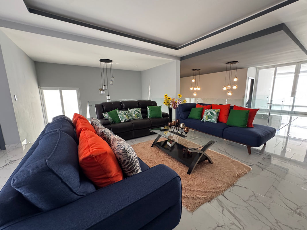 Casa Moderna en Lomas del Guijarro Sur