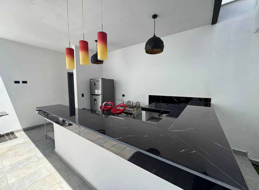 Casa Moderna en Lomas del Guijarro Sur