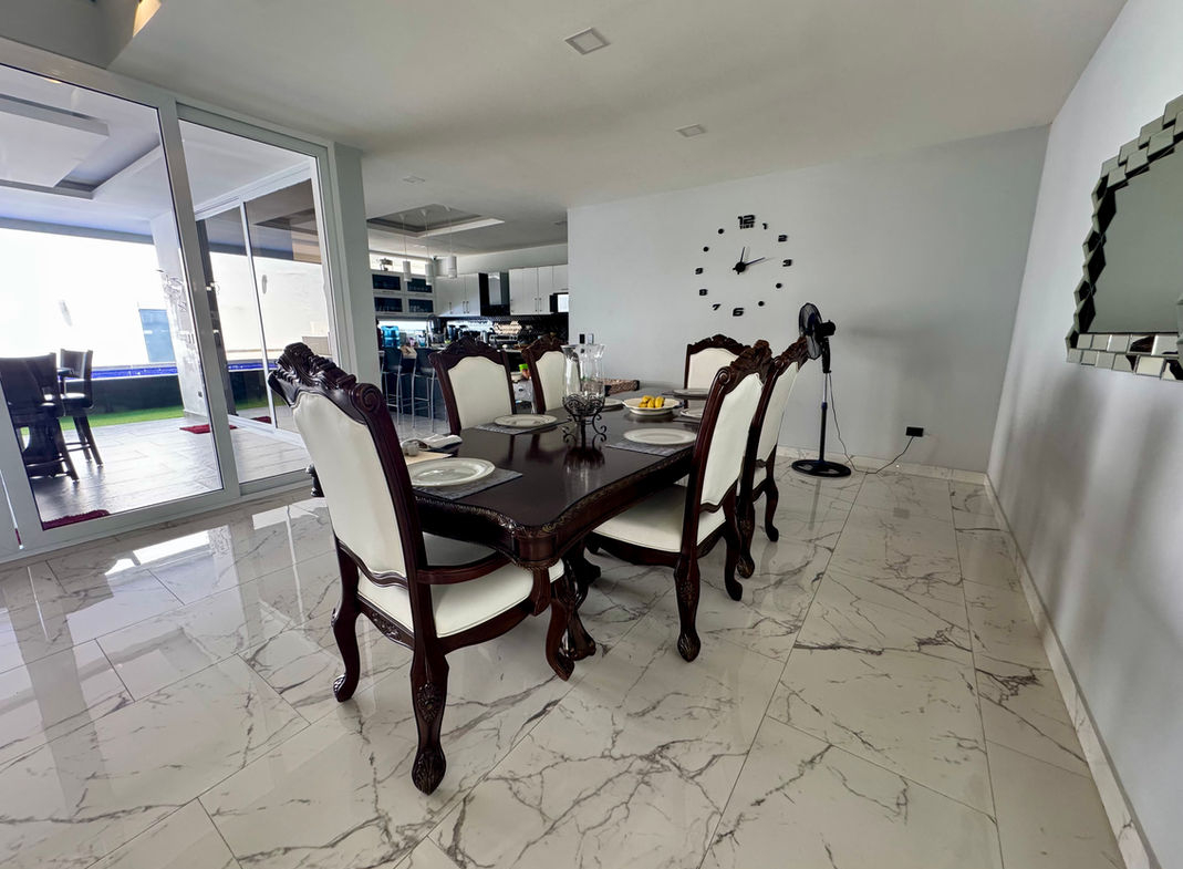Casa Moderna en Lomas del Guijarro Sur