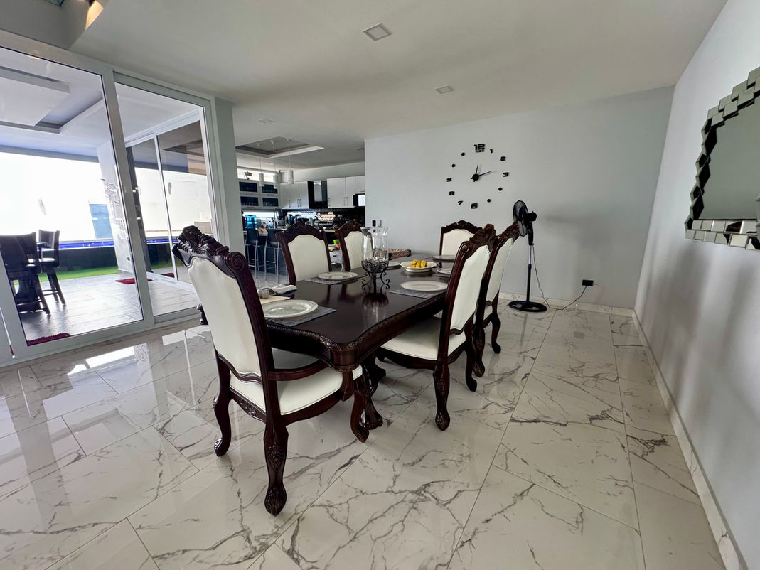 Casa Moderna en Lomas del Guijarro Sur