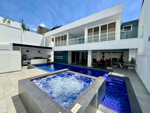 Casa Moderna en Lomas del Guijarro Sur