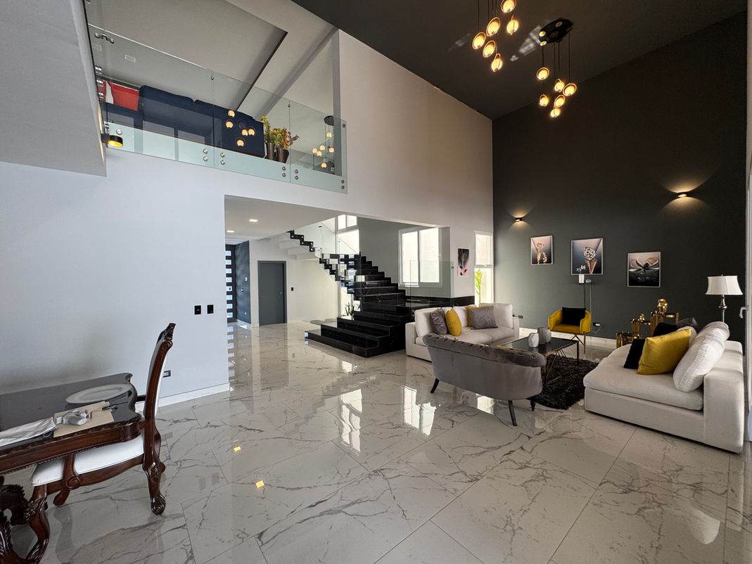 Casa Moderna en Lomas del Guijarro Sur