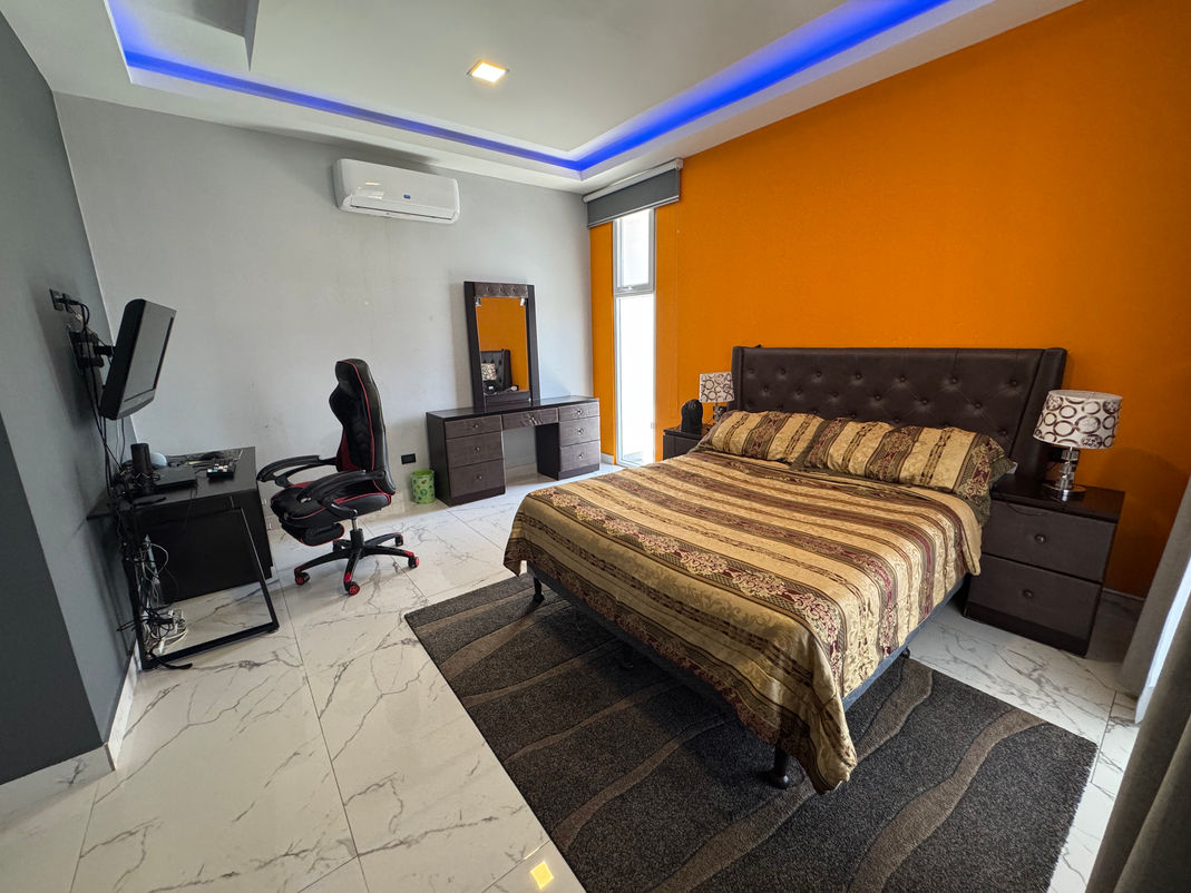 Casa Moderna en Lomas del Guijarro Sur
