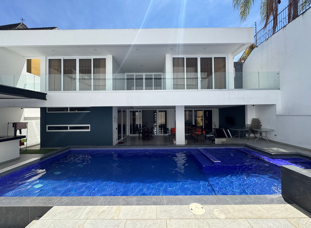 Casa Moderna en Lomas del Guijarro Sur