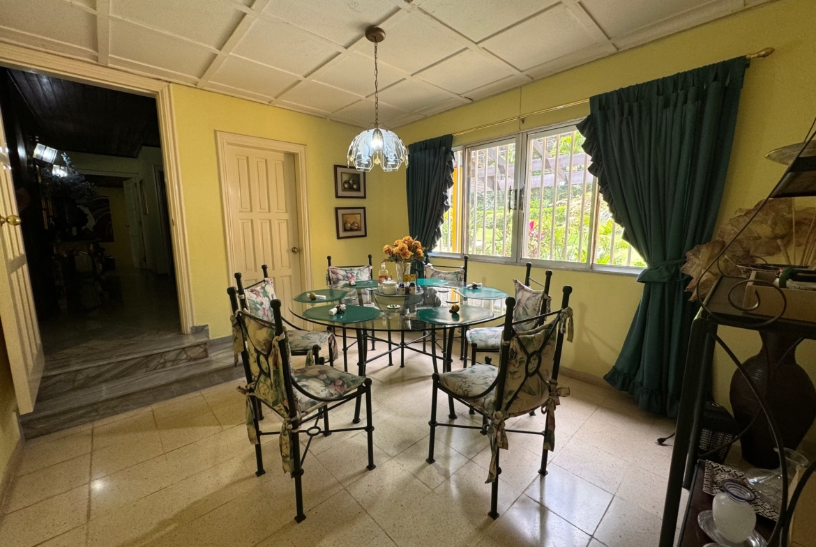 Casa de Campo en Villa Elena