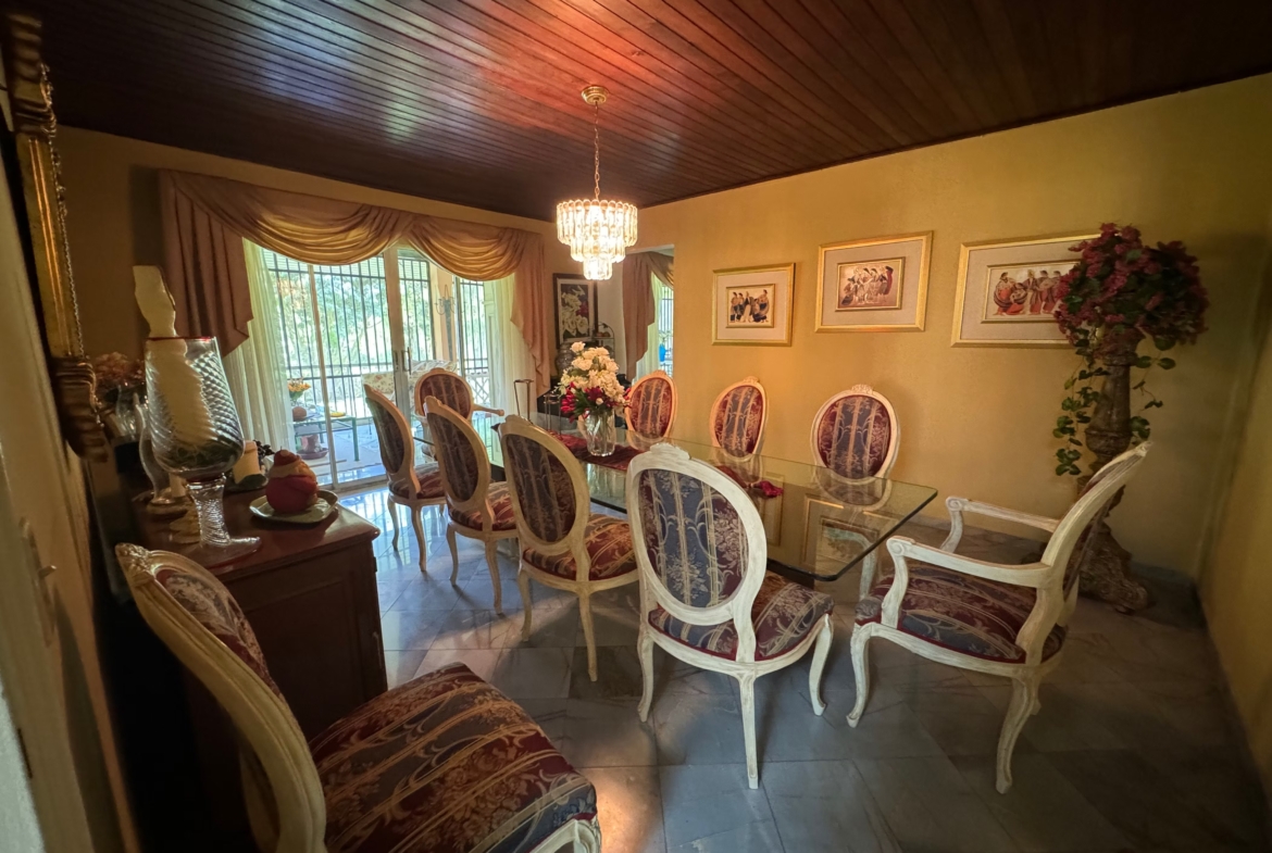 Casa de Campo en Villa Elena