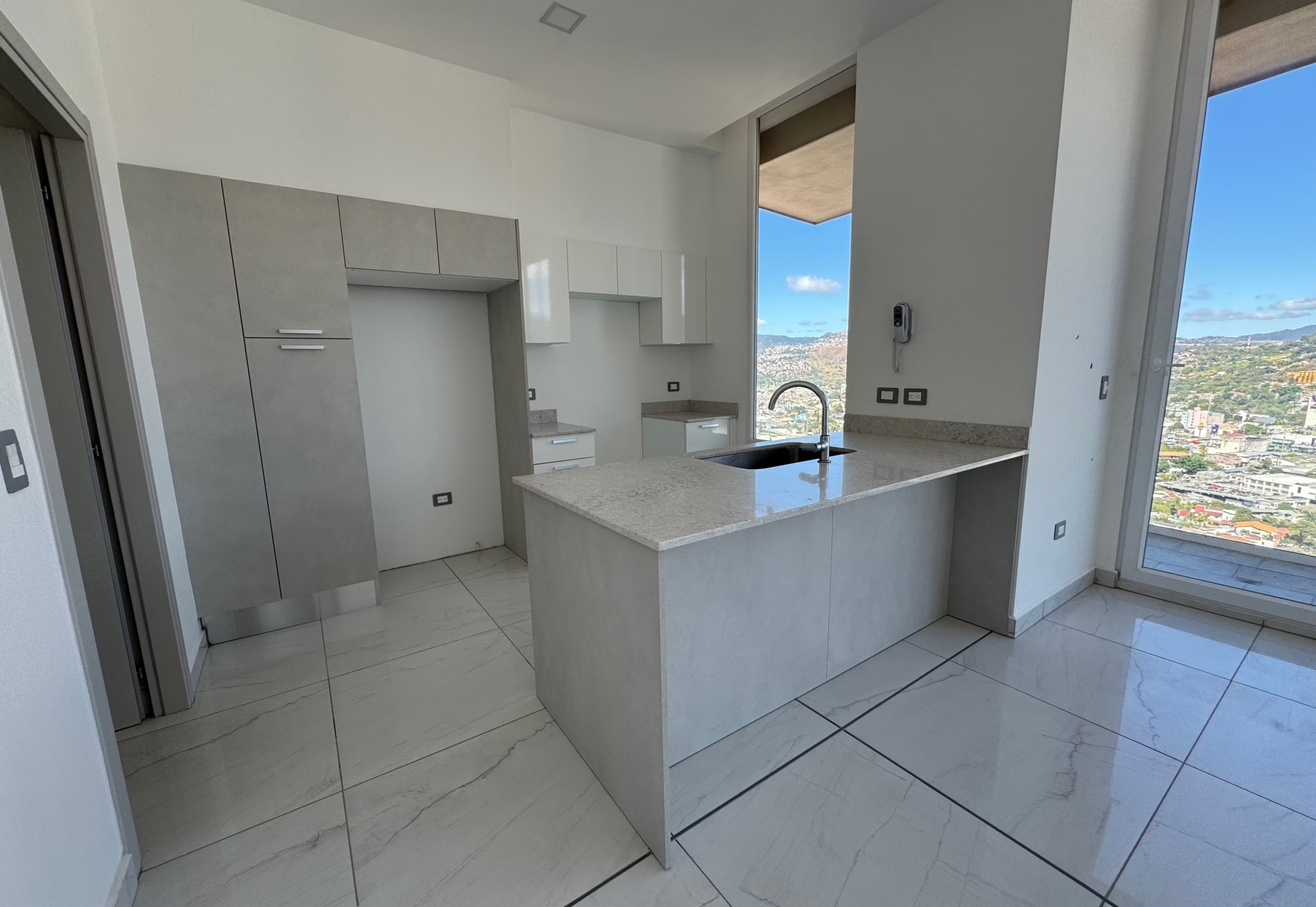 Apartamento de 2 habitaciones en Torre Kuarzo 24