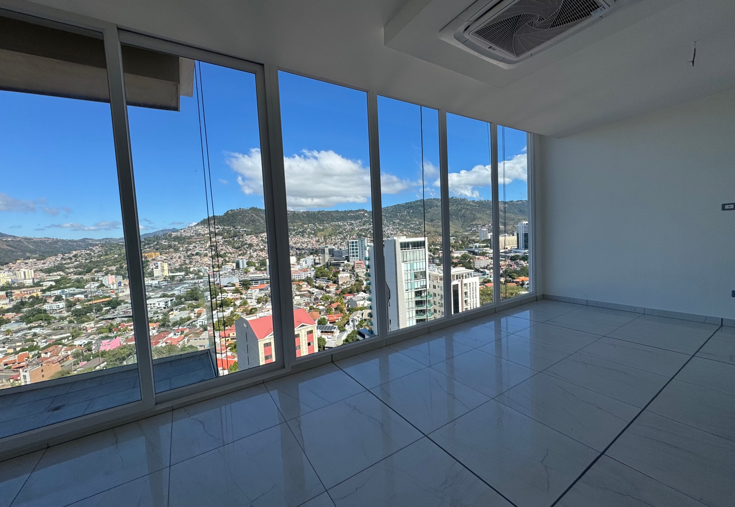 Apartamento de 2 habitaciones en Torre Kuarzo 24